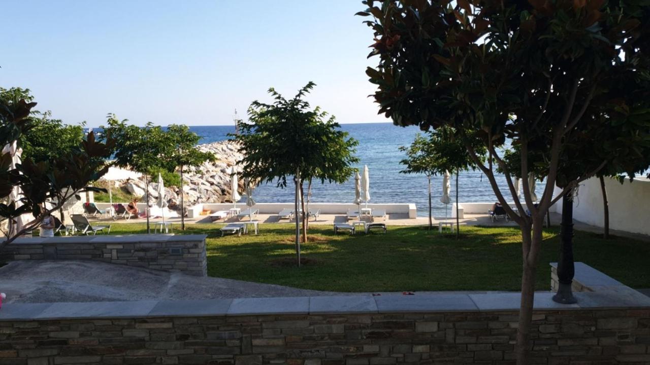 Aparthotel Pansion Alexandros By The Sea Nea Skioni Exterior foto