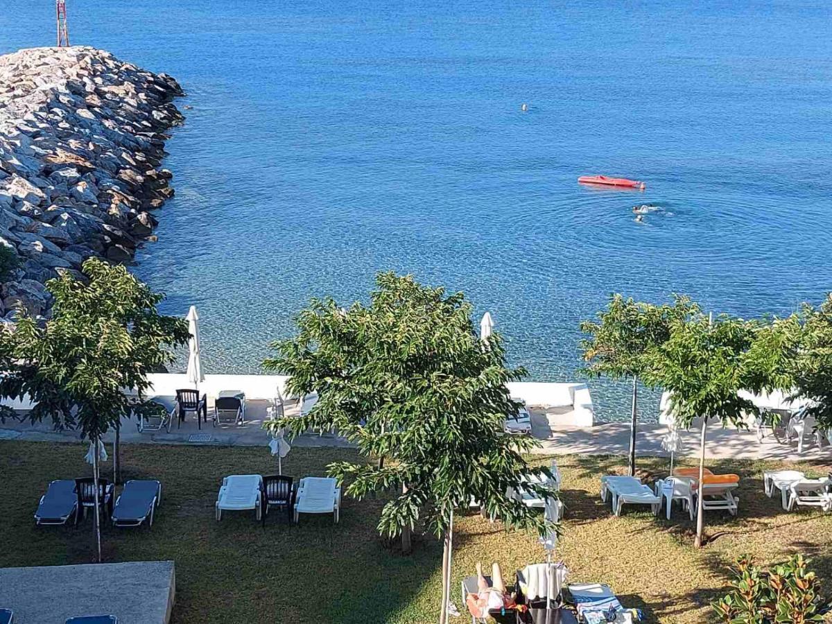 Aparthotel Pansion Alexandros By The Sea Nea Skioni Exterior foto