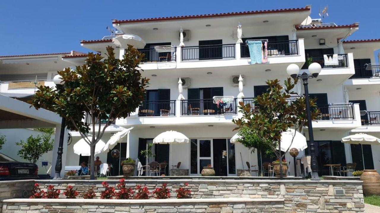 Aparthotel Pansion Alexandros By The Sea Nea Skioni Exterior foto