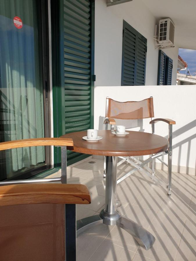 Aparthotel Pansion Alexandros By The Sea Nea Skioni Exterior foto