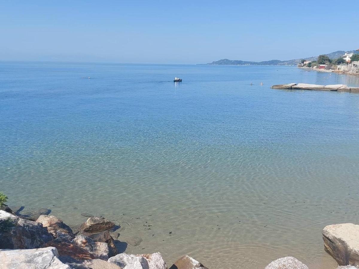 Aparthotel Pansion Alexandros By The Sea Nea Skioni Exterior foto