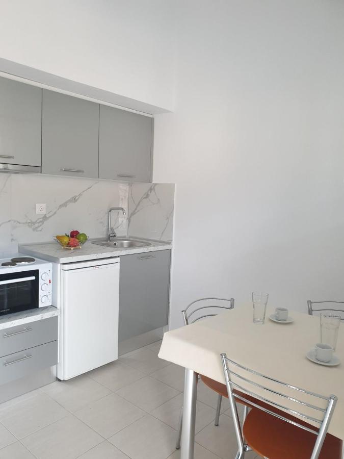 Aparthotel Pansion Alexandros By The Sea Nea Skioni Exterior foto