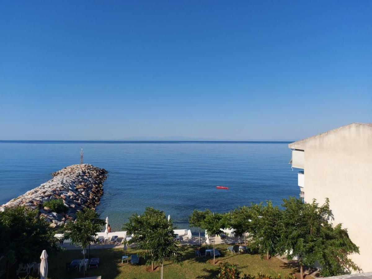 Aparthotel Pansion Alexandros By The Sea Nea Skioni Exterior foto
