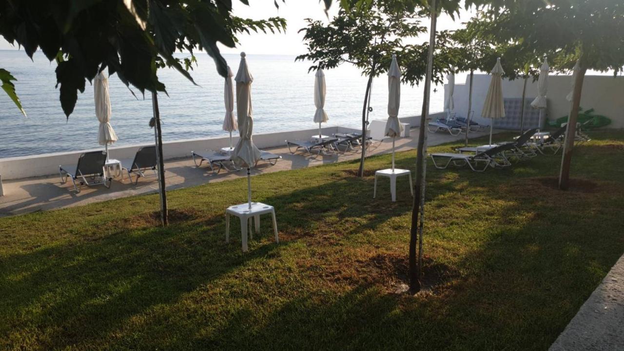 Aparthotel Pansion Alexandros By The Sea Nea Skioni Exterior foto