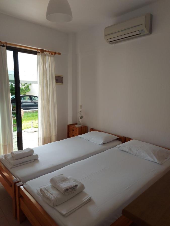Aparthotel Pansion Alexandros By The Sea Nea Skioni Exterior foto