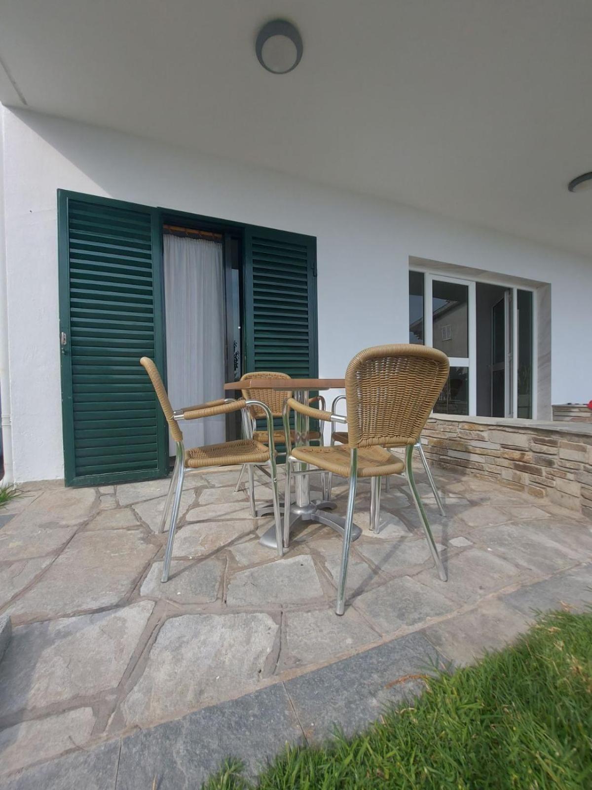 Aparthotel Pansion Alexandros By The Sea Nea Skioni Exterior foto